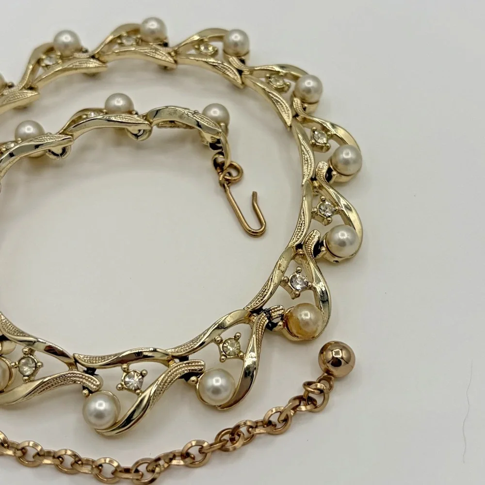 Vtg‎ Lisner Gold Tone Faux Pearl and Rectangle Clear Rhinestone Necklace